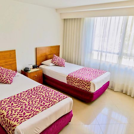 Portal Del Rodeo Apartahotel Medellin Bagian luar foto