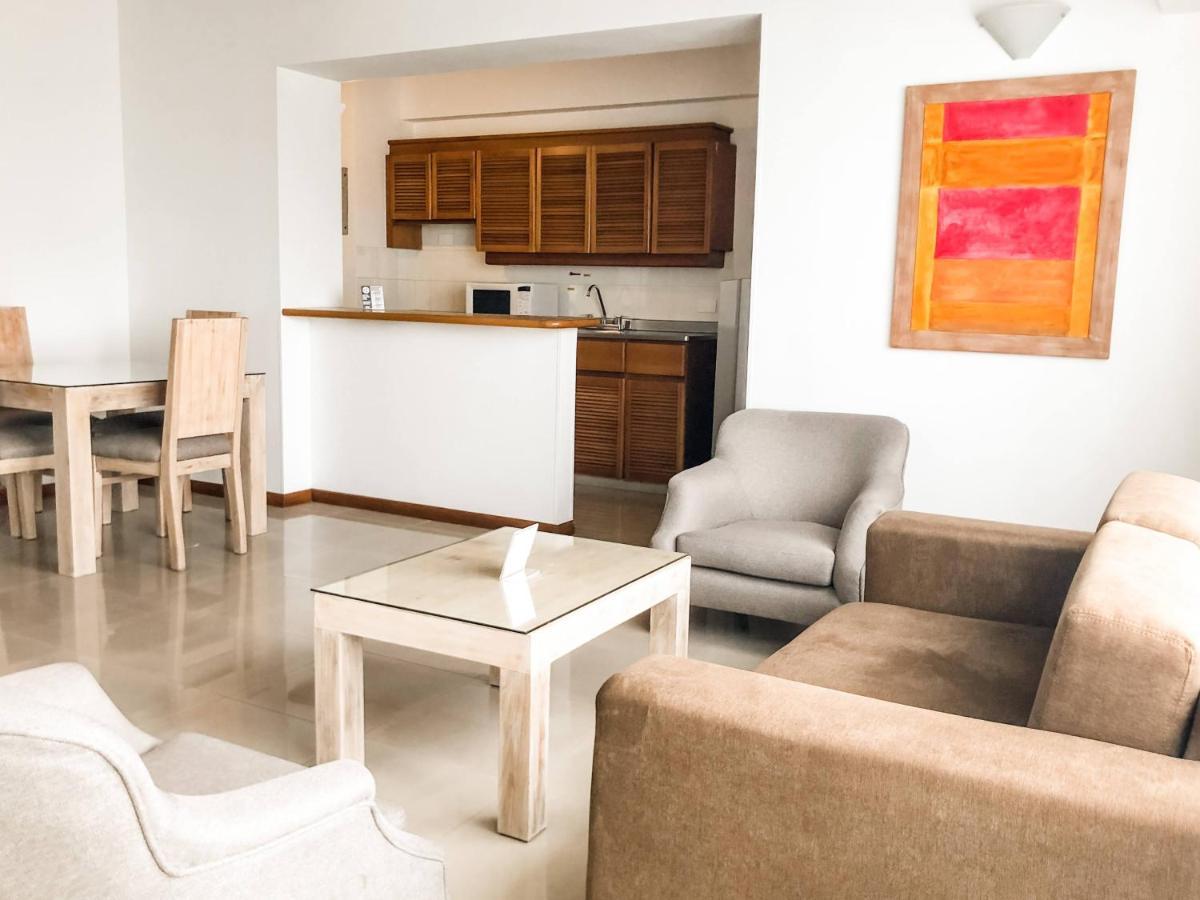 Portal Del Rodeo Apartahotel Medellin Bagian luar foto