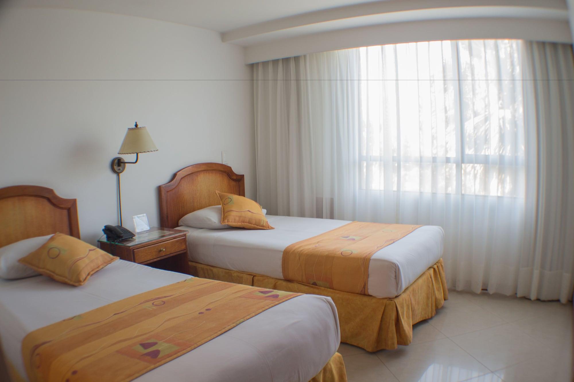 Portal Del Rodeo Apartahotel Medellin Bagian luar foto