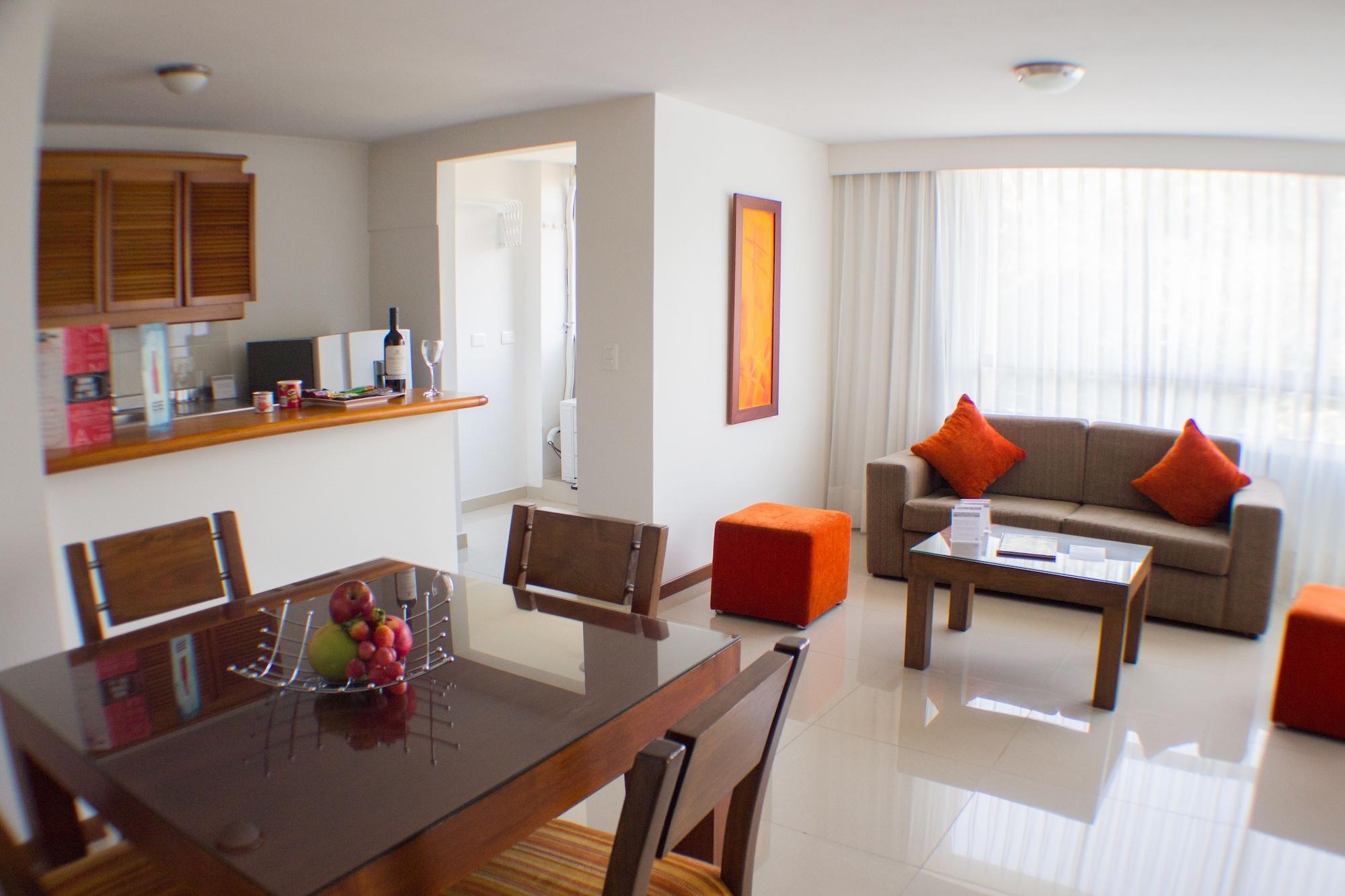 Portal Del Rodeo Apartahotel Medellin Bagian luar foto