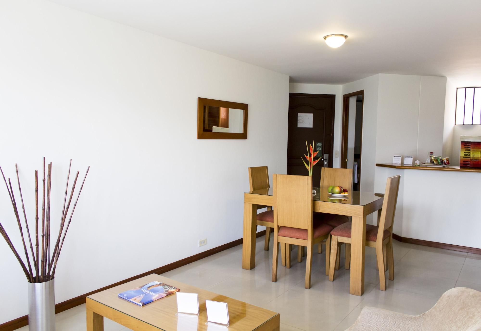 Portal Del Rodeo Apartahotel Medellin Bagian luar foto