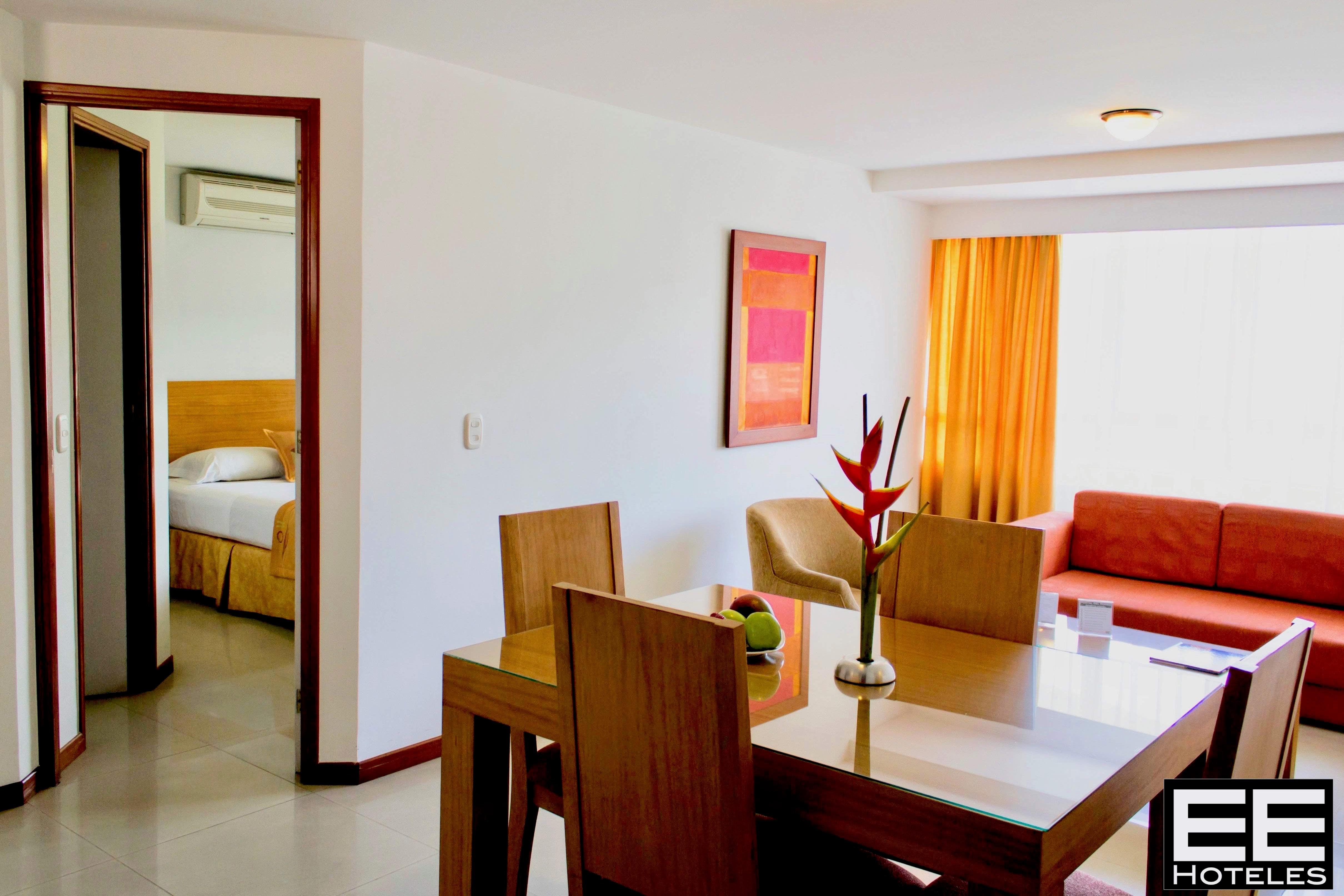 Portal Del Rodeo Apartahotel Medellin Bagian luar foto