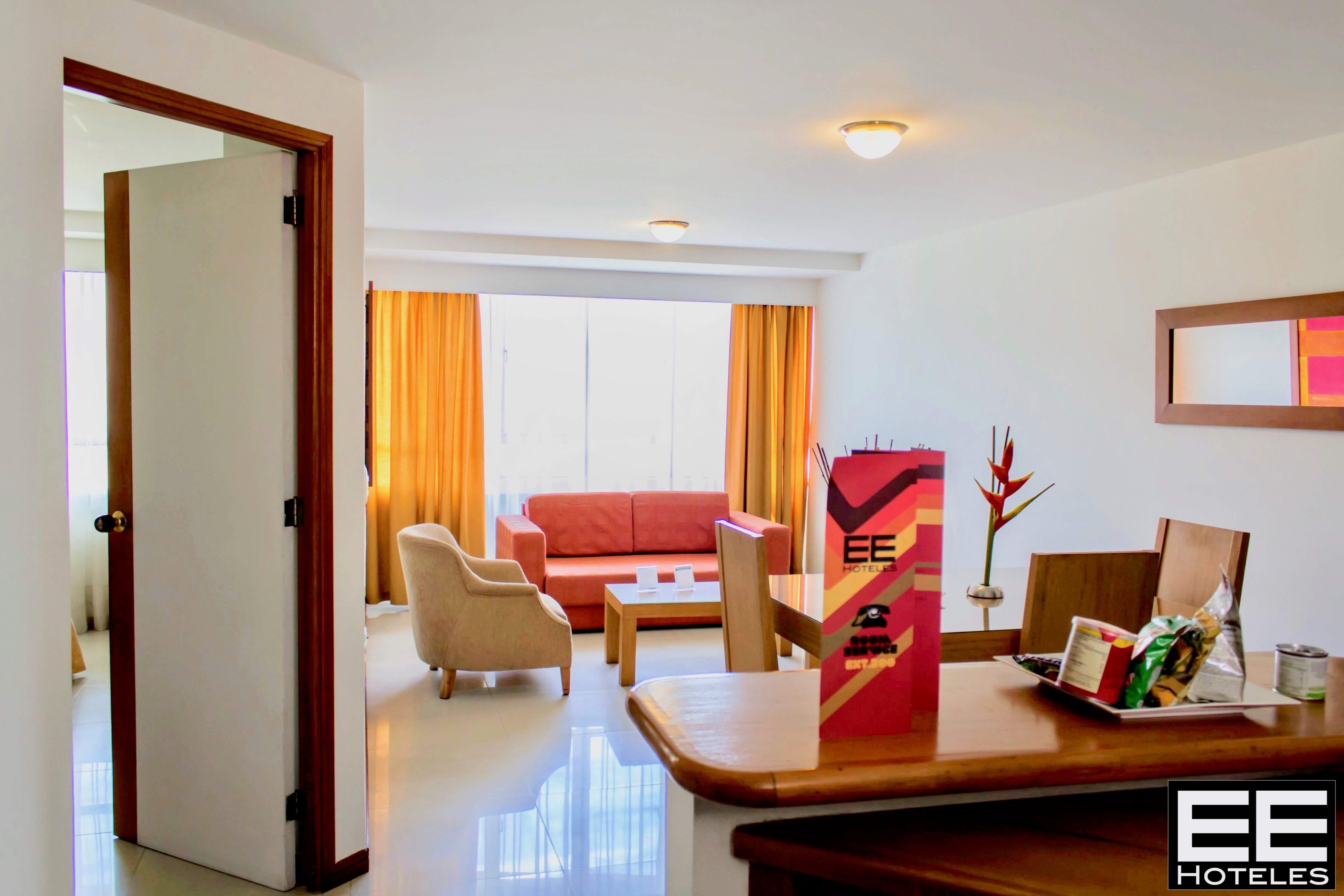 Portal Del Rodeo Apartahotel Medellin Bagian luar foto