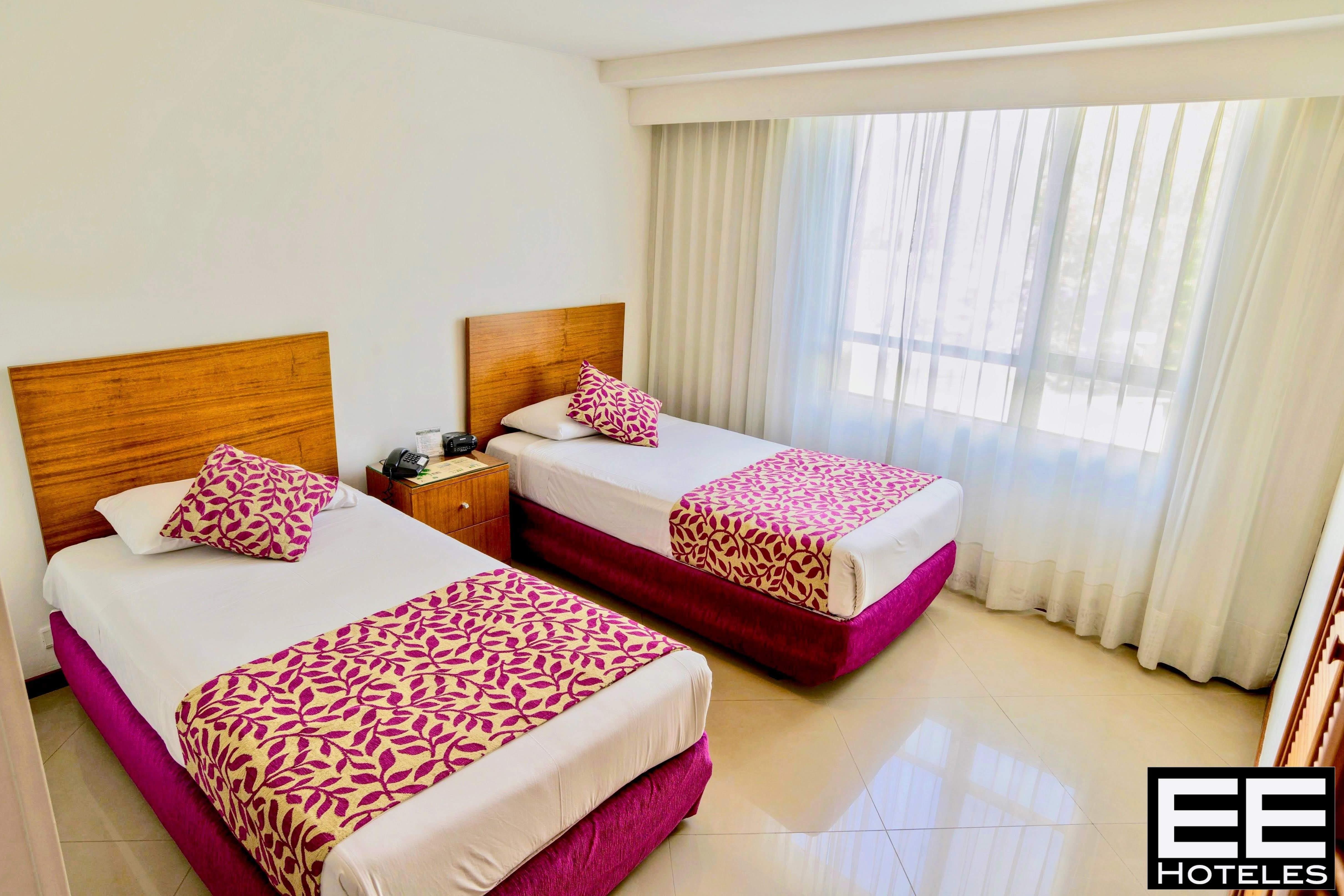 Portal Del Rodeo Apartahotel Medellin Bagian luar foto