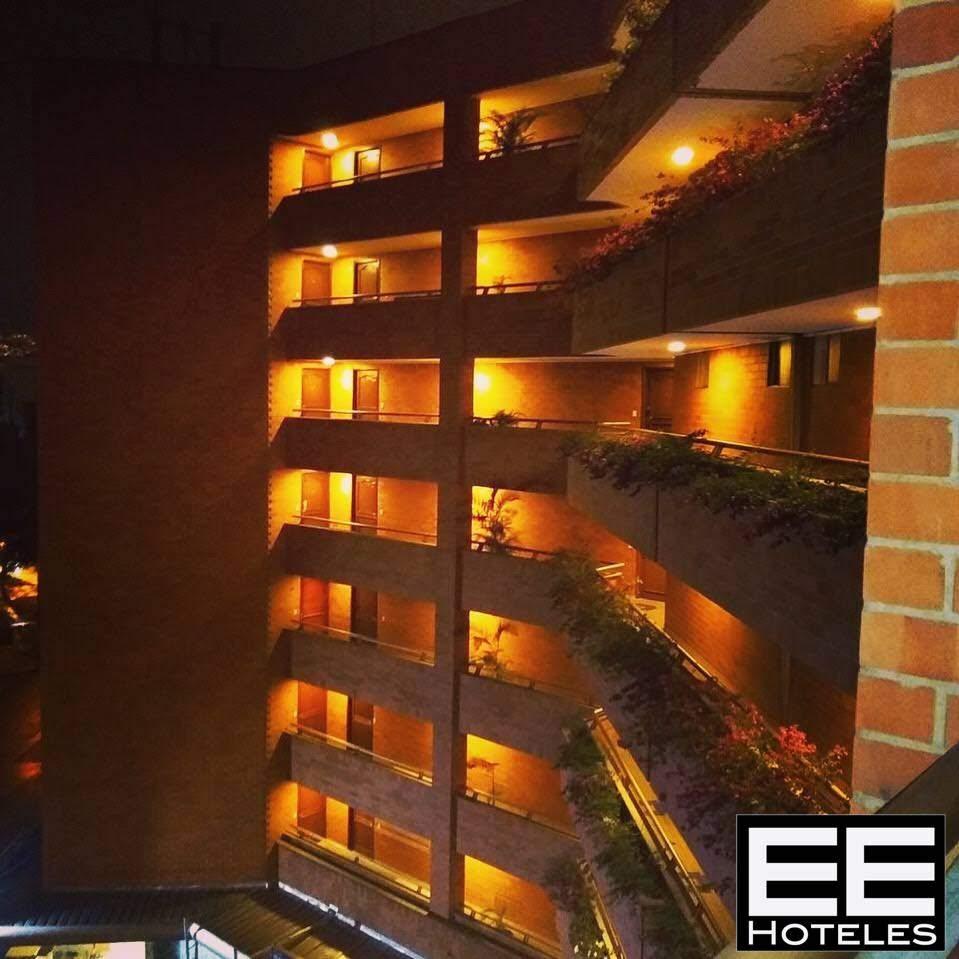 Portal Del Rodeo Apartahotel Medellin Bagian luar foto