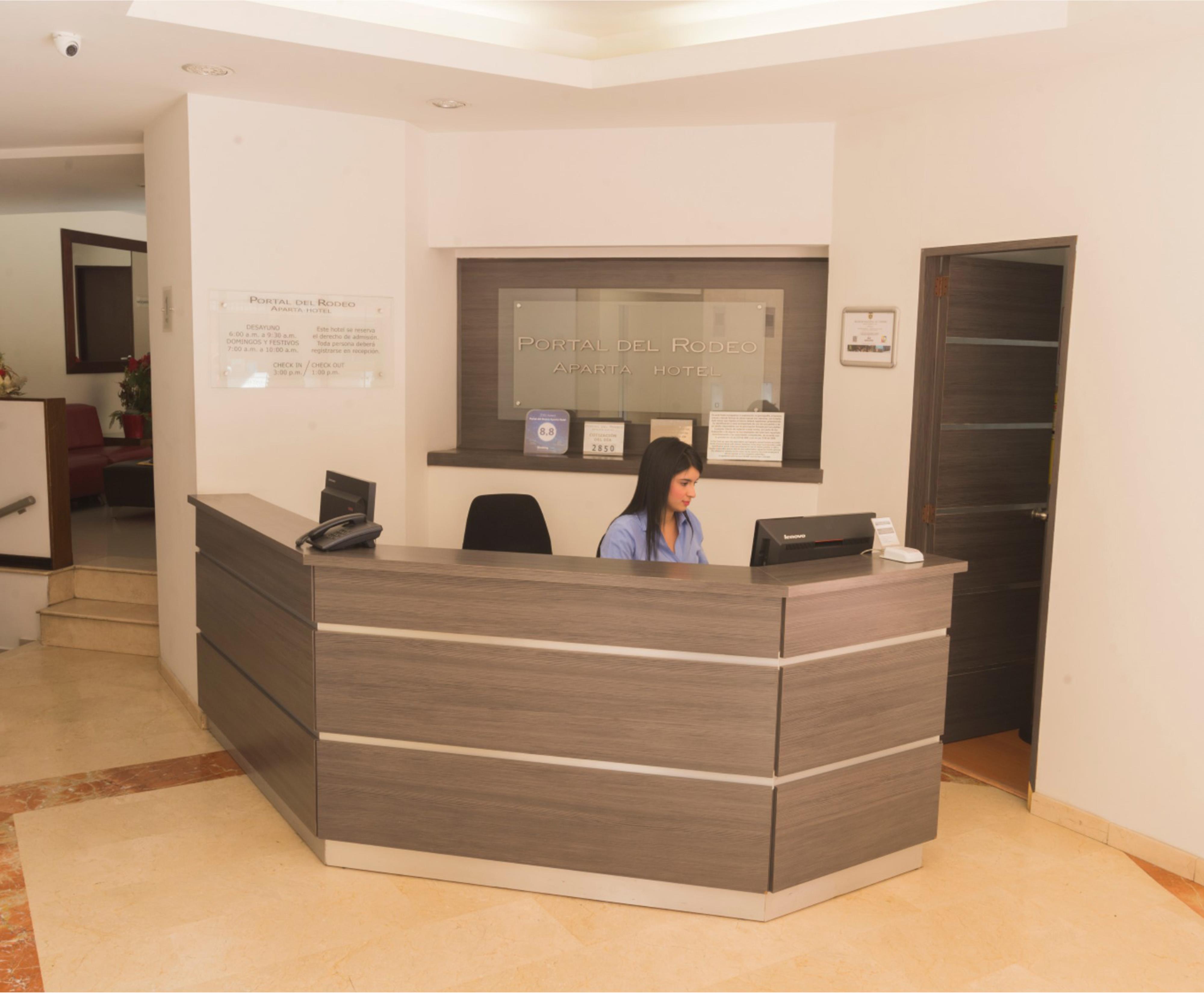 Portal Del Rodeo Apartahotel Medellin Bagian luar foto