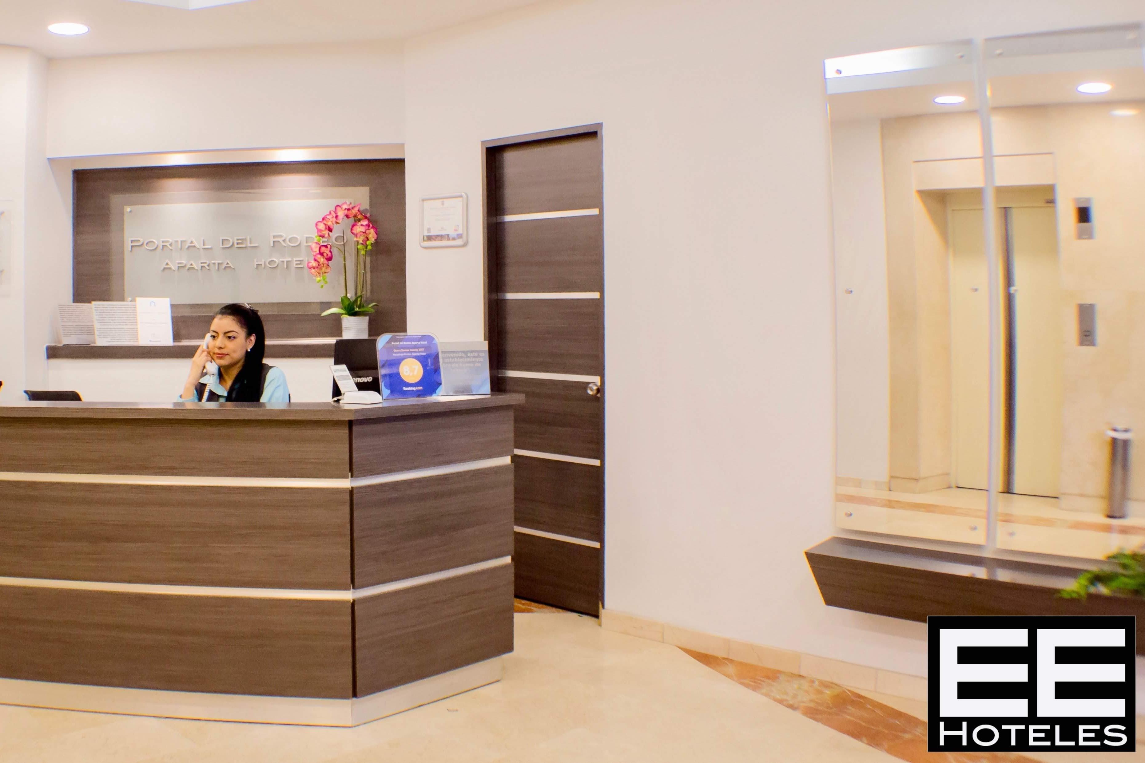 Portal Del Rodeo Apartahotel Medellin Bagian luar foto