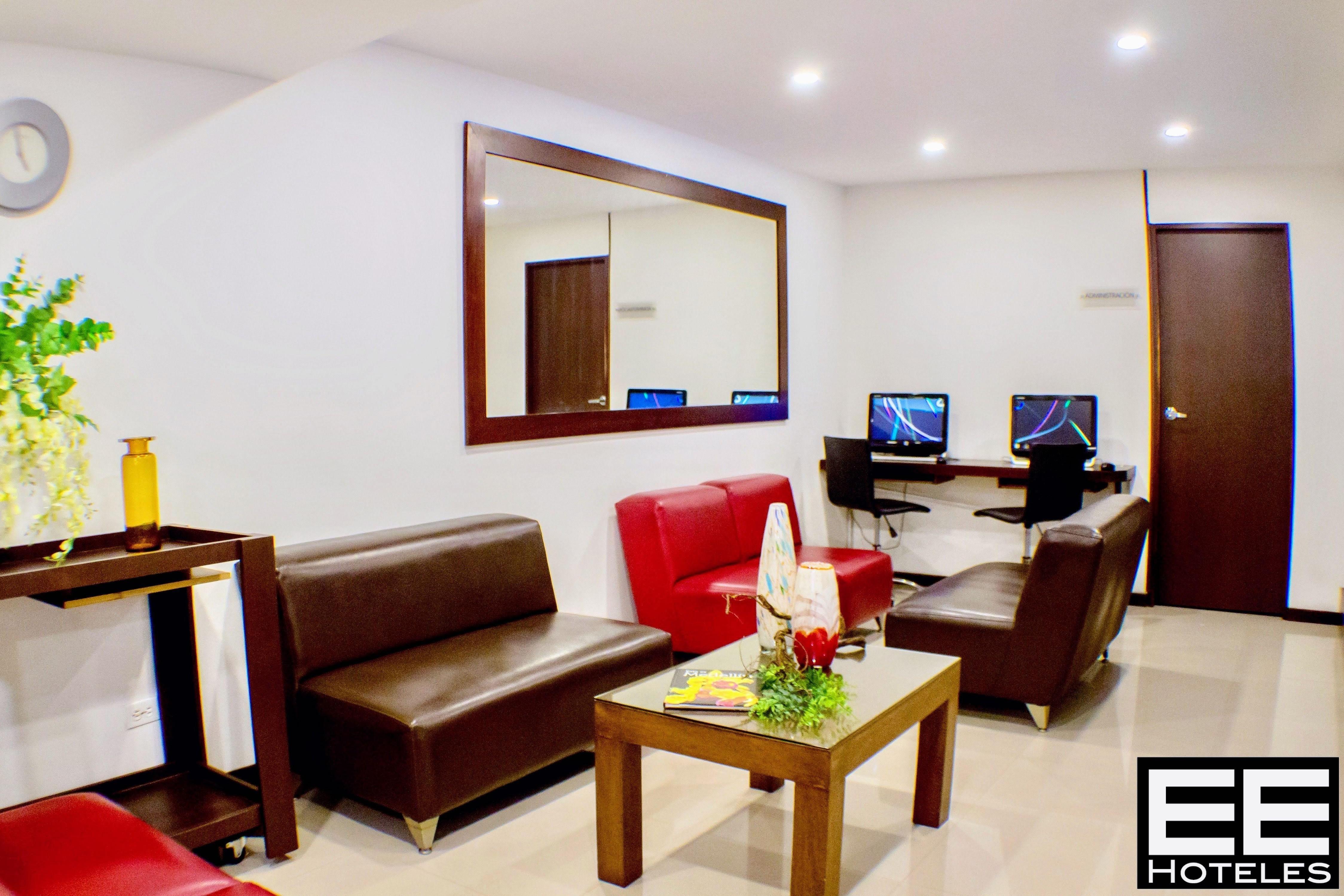 Portal Del Rodeo Apartahotel Medellin Bagian luar foto