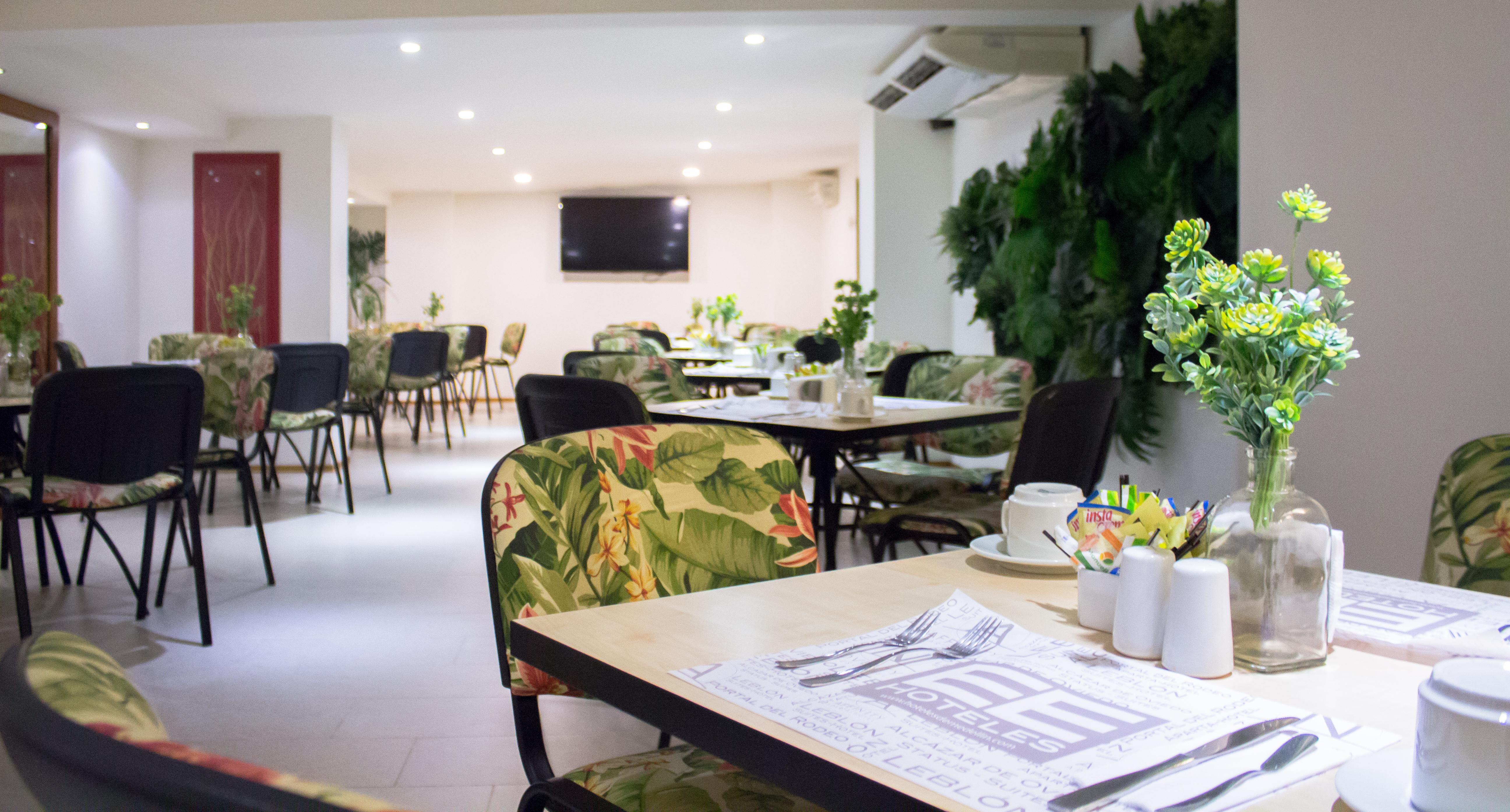 Portal Del Rodeo Apartahotel Medellin Bagian luar foto