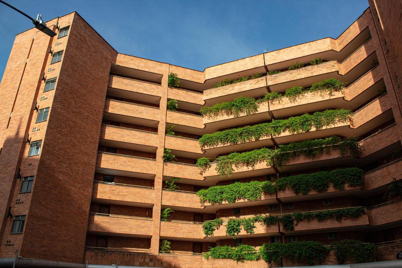 Portal Del Rodeo Apartahotel Medellin Bagian luar foto
