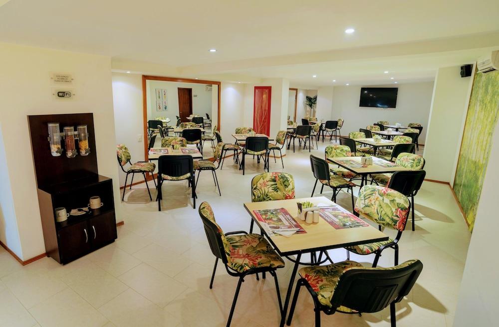 Portal Del Rodeo Apartahotel Medellin Bagian luar foto