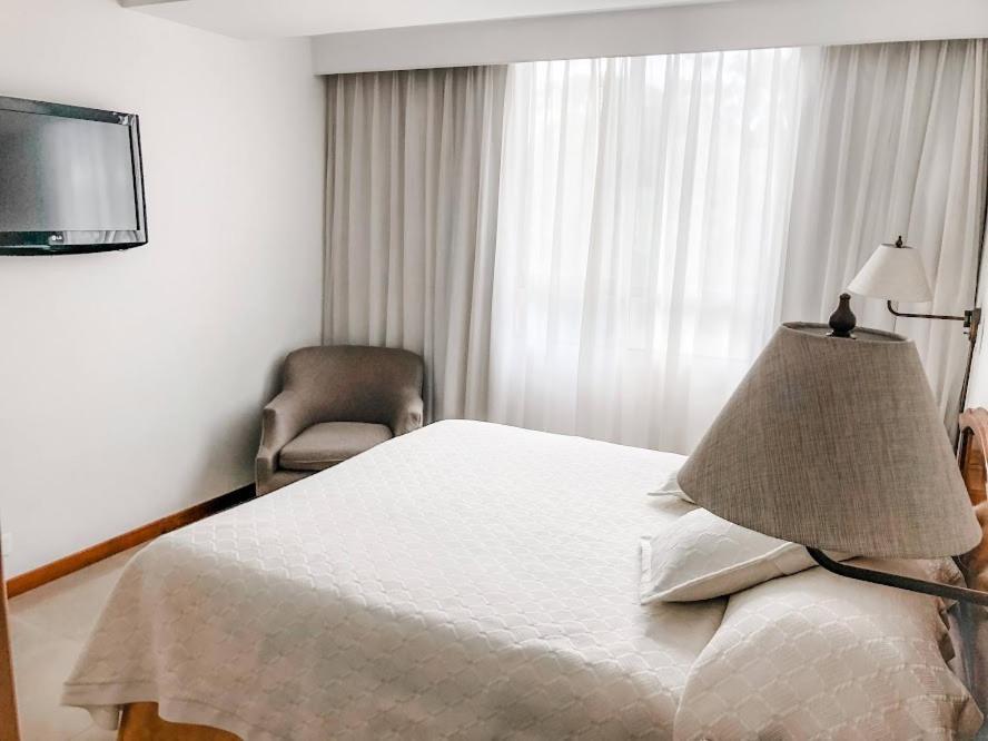 Portal Del Rodeo Apartahotel Medellin Bagian luar foto