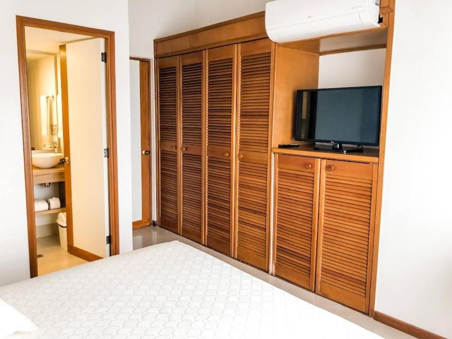Portal Del Rodeo Apartahotel Medellin Bagian luar foto