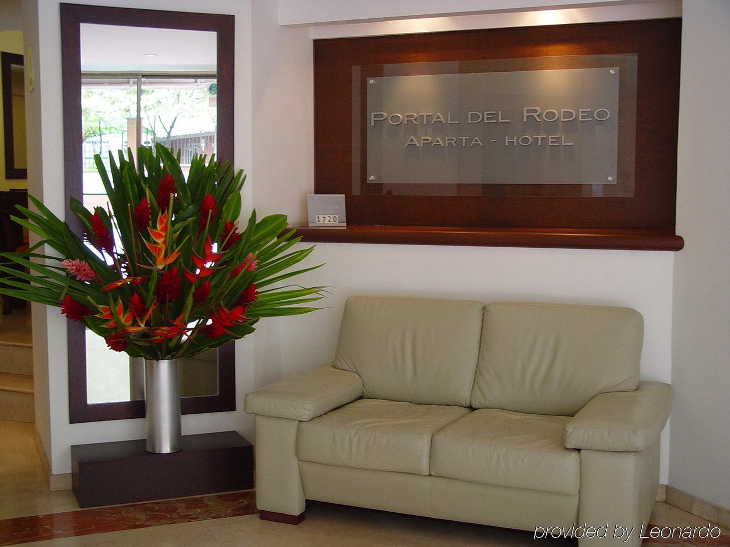 Portal Del Rodeo Apartahotel Medellin Bagian luar foto