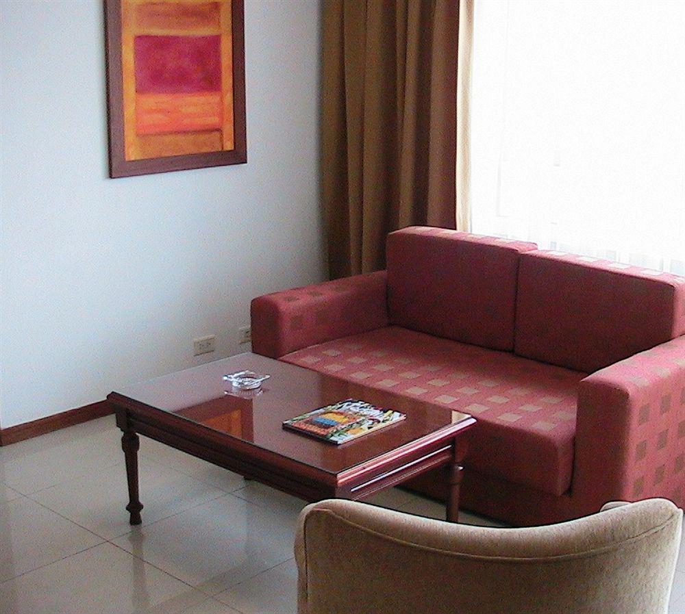 Portal Del Rodeo Apartahotel Medellin Bagian luar foto