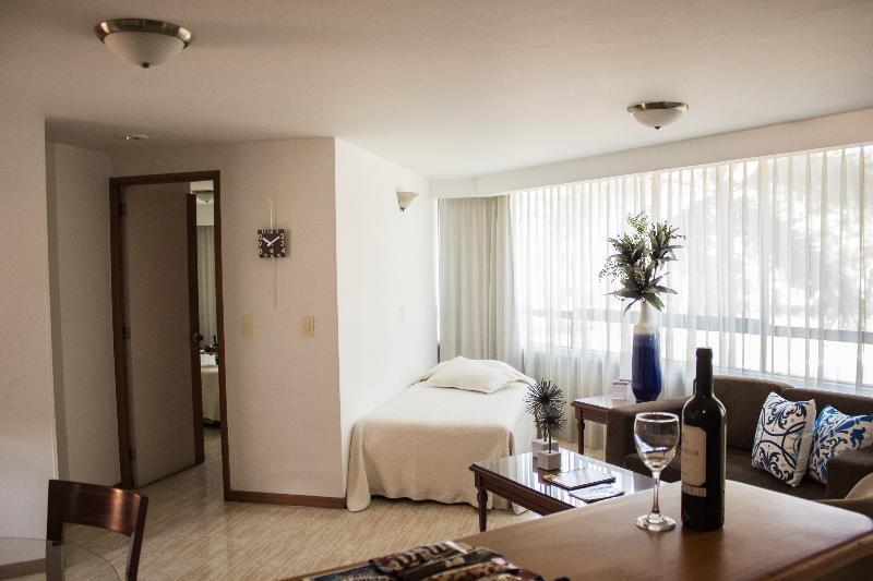 Portal Del Rodeo Apartahotel Medellin Bagian luar foto
