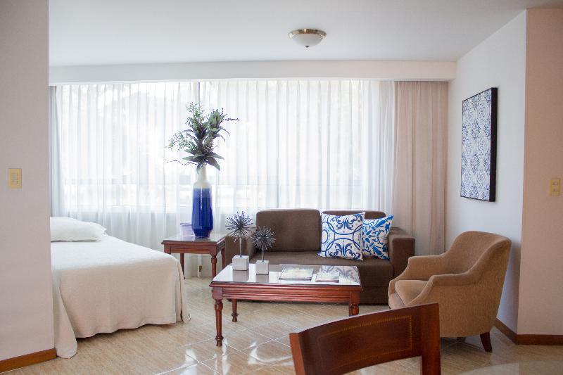 Portal Del Rodeo Apartahotel Medellin Bagian luar foto